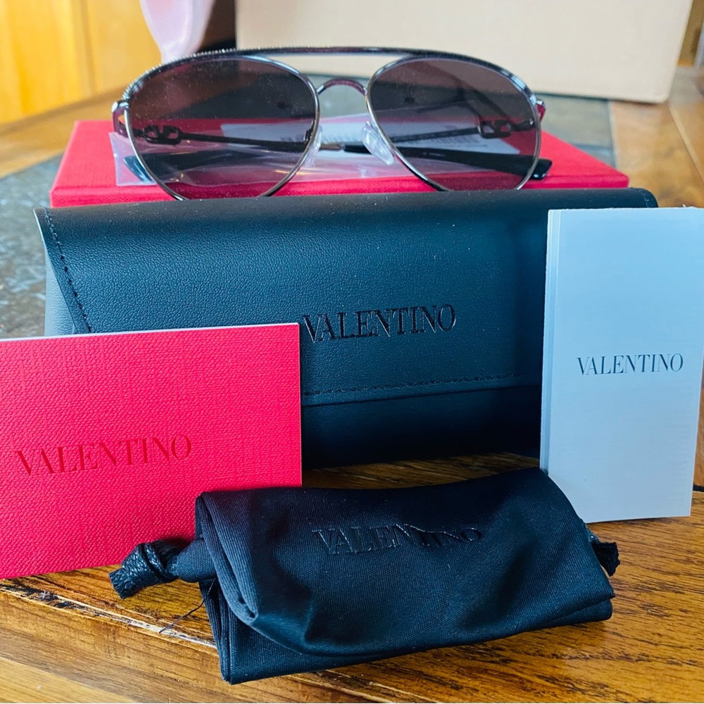 Brand new, never worn ladies Valentino sunglasses.